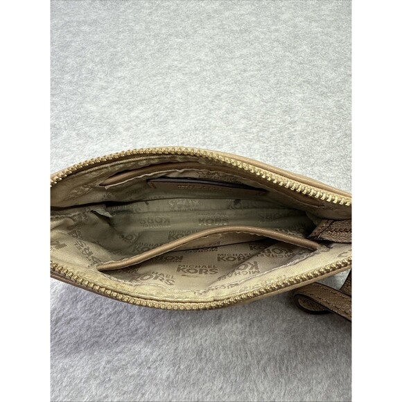 Michael Kors Fulton Wristlet Purse Pebbled Leather With Gold Zipper and Strap - Picture 7 of 12